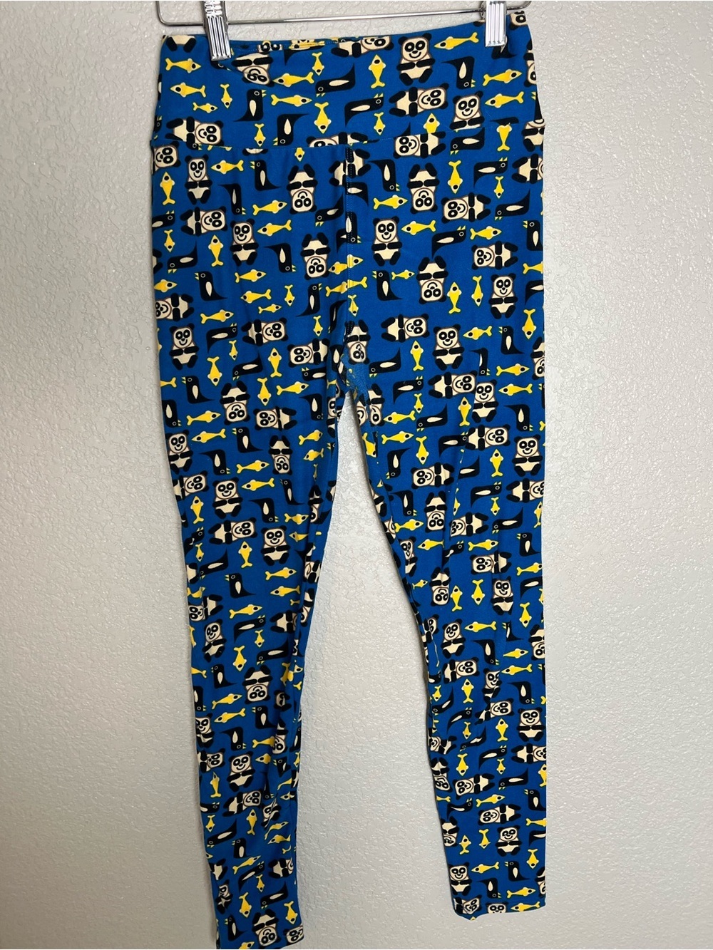 LuLaRoe Blue Penguin & Yellow Fish Print Leggings